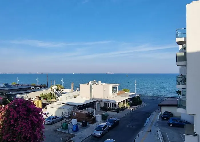Stylish Beach Apt W/ Sea View + Pool + 200Mbit