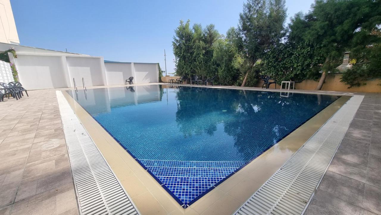Apartment Stylish W/ Sea View + Pool + 200mbit